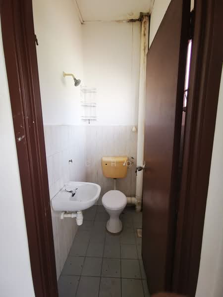 2-storey Terraced House for Sale in Bandar Putra Permai (Seri Kembangan) - TC Hou - Bathroom - PropertyGuru.com.my