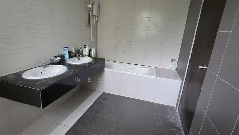 Semi-Detached House for Sale in Bandar Dato Onn (Tebrau) - Wee Howe - Bathroom - PropertyGuru.com.my