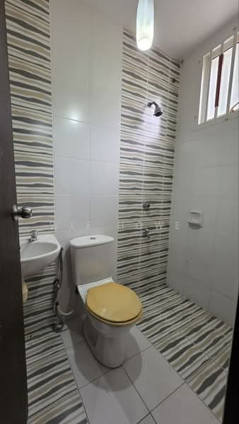 Semi-Detached House for Sale in Bandar Dato Onn (Tebrau) - Wee Howe - Bathroom - PropertyGuru.com.my