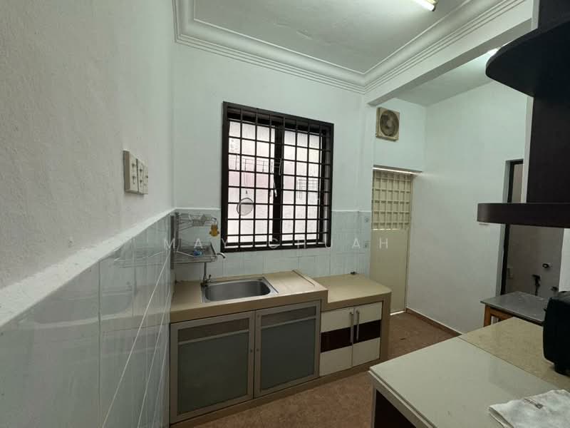 2-storey Terraced House for Sale in Johor Bahru (Johor) - May Chuah - Kitchen - PropertyGuru.com.my