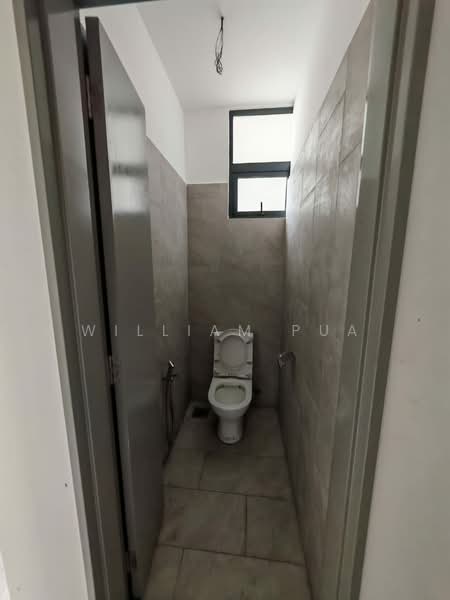 Shop / Office for Rent in Bandar Puchong Utama (Puchong) - William Pua - Bathroom - PropertyGuru.com.my