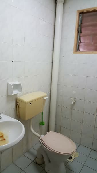 Apartment for Sale at Pangsapuri Sri Kemuning - Khong T.K - Bathroom - PropertyGuru.com.my
