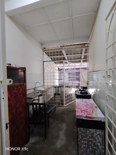 1.5-storey Terraced House for Rent in Sri Petaling (Kuala Lumpur) - Chris Lim - Kitchen - PropertyGuru.com.my