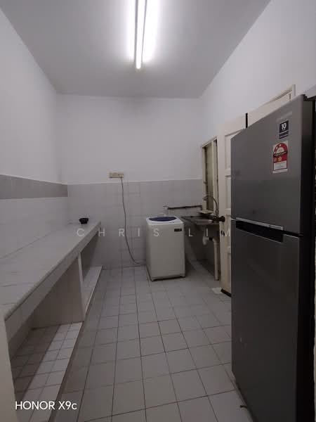 1.5-storey Terraced House for Rent in Sri Petaling (Kuala Lumpur) - Chris Lim - Kitchen - PropertyGuru.com.my