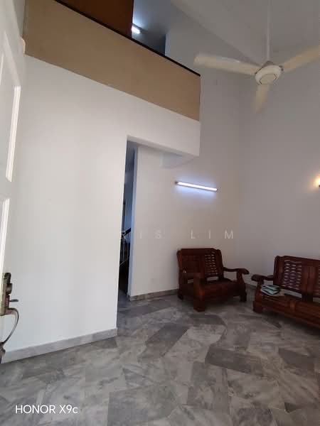 1.5-storey Terraced House for Rent in Sri Petaling (Kuala Lumpur) - Chris Lim - Living Room - PropertyGuru.com.my