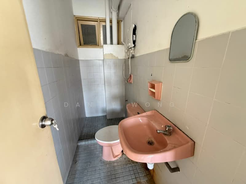 Meadow Park 2 untuk Untuk Dijual - RM 270,000, Apr 2026 - Bathroom - PropertyGuru.com.my