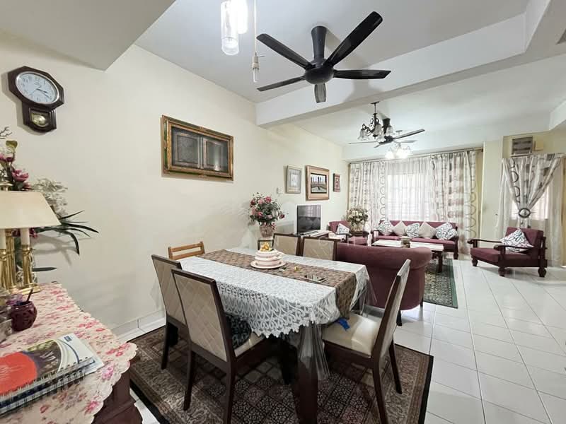 2 Storey House @ Kota Damansara, Jalan Pekaka, Seksyen 8 untuk Untuk Dijual - RM 730,000, Mac 2026 - Living Room - PropertyGuru.com.my