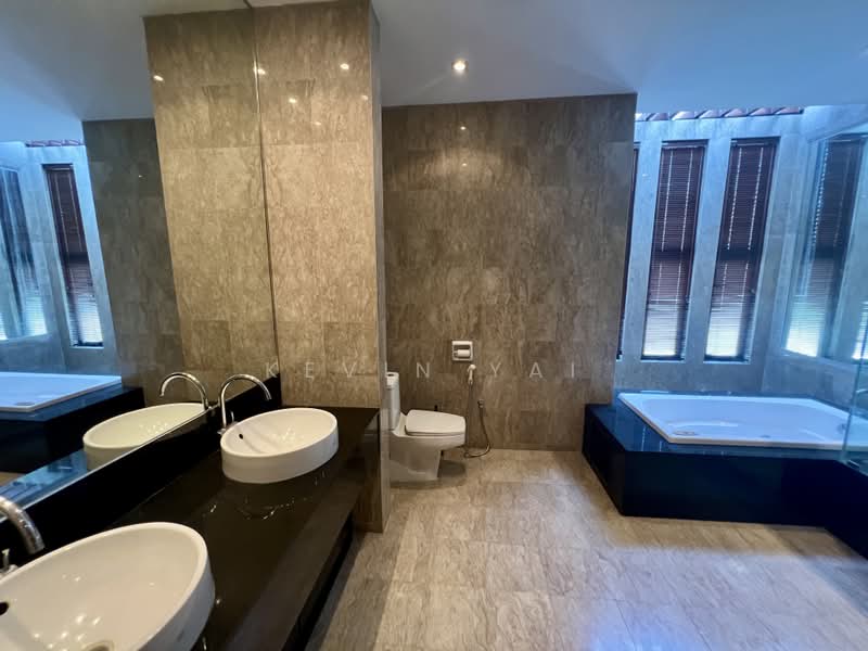 Rumah Berkembar untuk Dijual di Taman Seputeh (Seputeh) - Kevin Yai - Bathroom - PropertyGuru.com.my