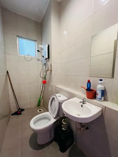 Service Residence for Sale at Residensi Setia Impian - Noraini Dahan - Bathroom - PropertyGuru.com.my
