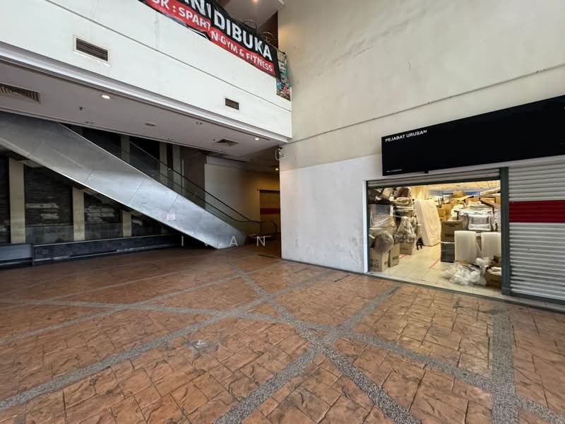 Shop / Office for Rent in Damansara Damai (Selangor) - Ivan Loo - Entrance - PropertyGuru.com.my