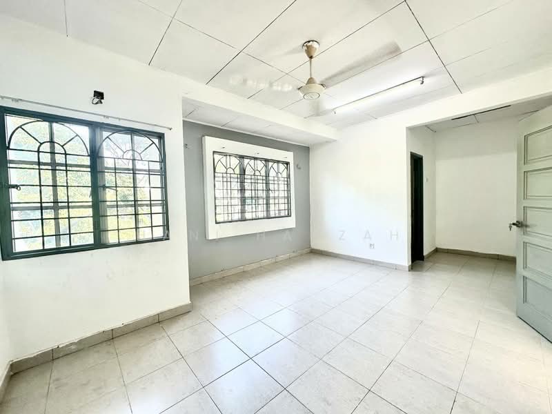 2-storey Terraced House for Sale in Bandar Tun Hussein Onn (Cheras) - Hani Hamzah - Living Room - PropertyGuru.com.my