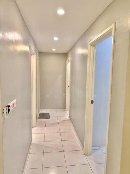Condominium for Rent at i-Santorini - Venus Tan - Corridor - PropertyGuru.com.my