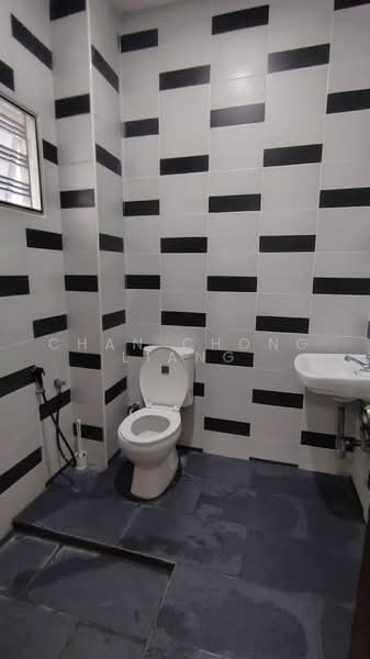 Semi-Detached House for Sale in Bandar Puteri Puchong (Puchong) - Chan Chong Liang - Bathroom - PropertyGuru.com.my