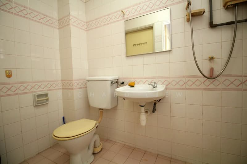 Rumah Teres 2 Tingkat untuk Dijual di SS 23, Taman Sea (Petaling Jaya) - Richard Liew - Bathroom - PropertyGuru.com.my