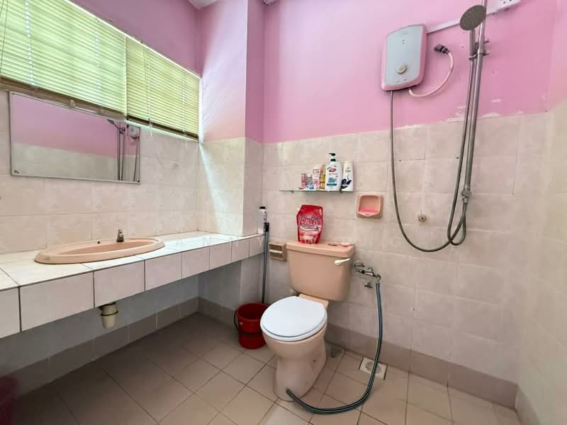 Taman Sri Putra untuk Untuk Dijual - RM 485,000, Apr 2026 - Bathroom - PropertyGuru.com.my