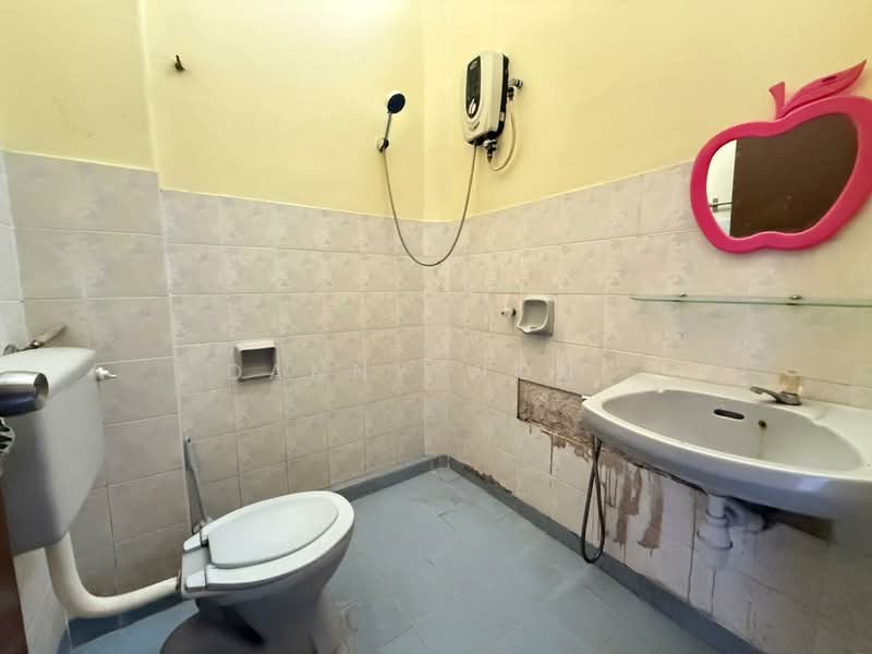 Taman Sri Putra untuk Untuk Dijual - RM 485,000, Apr 2026 - Bathroom - PropertyGuru.com.my