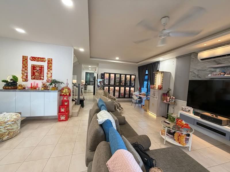 Cluster House for Sale in Austin (Johor Bahru) - Ginnie Lau - Living Room - PropertyGuru.com.my