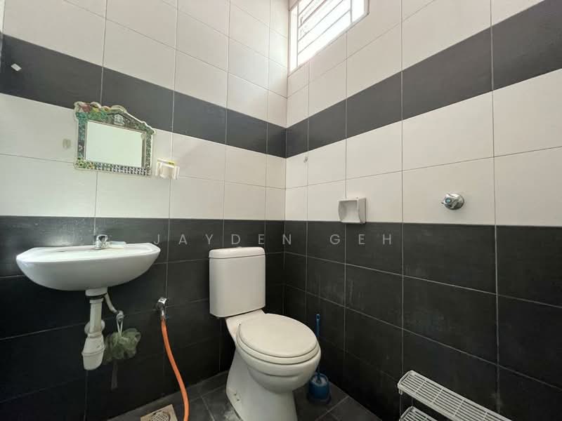 Taman Bandar Baru Mergong untuk Untuk Dijual - RM 720,000, Apr 2026 - Bathroom - PropertyGuru.com.my