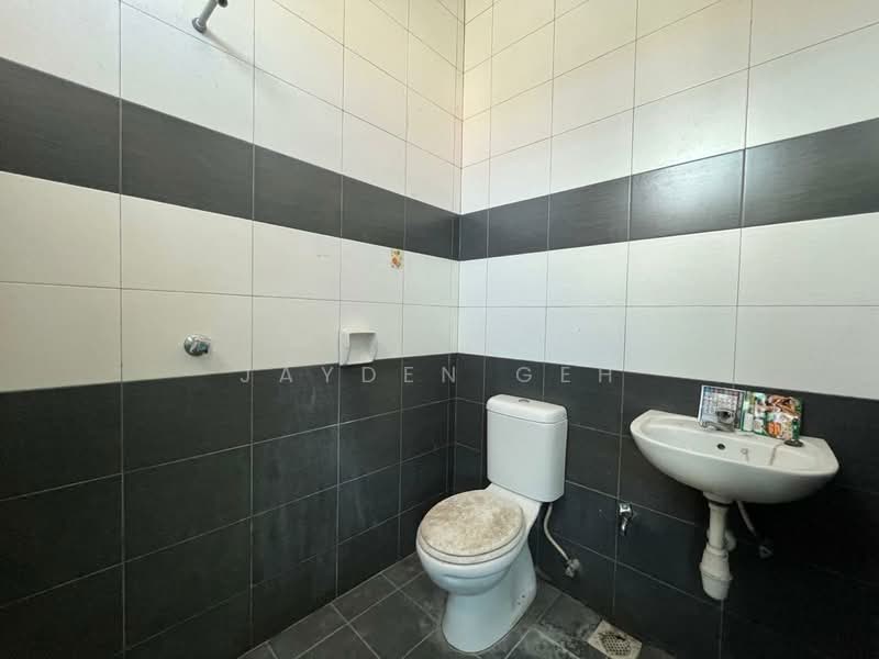 Taman Bandar Baru Mergong untuk Untuk Dijual - RM 720,000, Apr 2026 - Bathroom - PropertyGuru.com.my