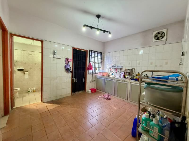 2-storey Terraced House for Sale in Taman Putri Kulai (Kulai) - Annie Low - Kitchen - PropertyGuru.com.my