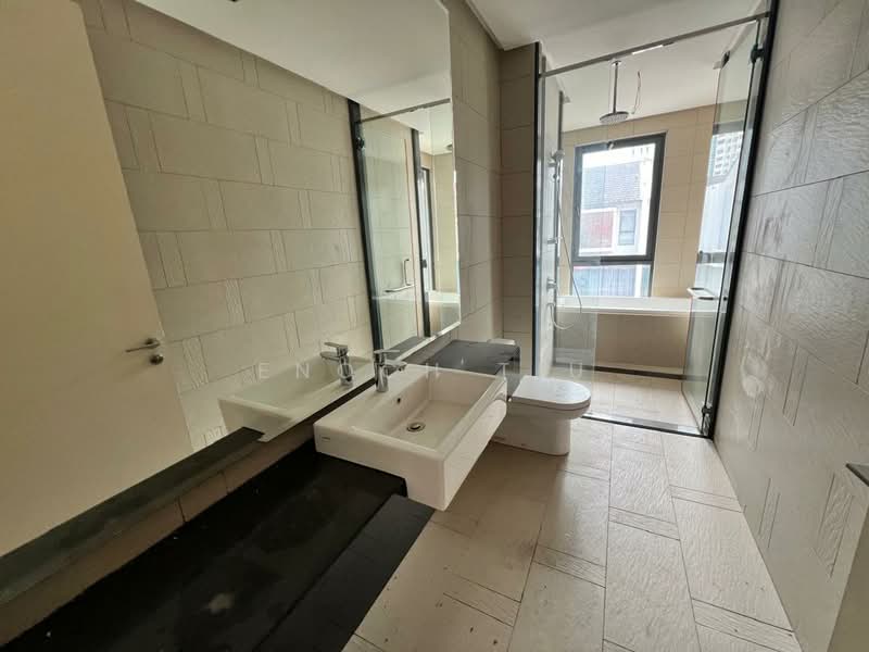 3-storey Terraced House for Sale in Batu Uban (Gelugor) - Enoch Tiu - Bathroom - PropertyGuru.com.my