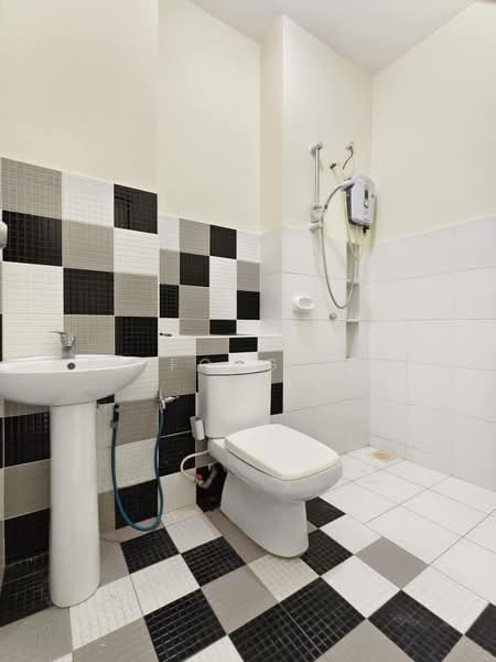 2-storey Terraced House for Sale in Taman Setia Indah (Tebrau) - Ee Fong Toh - Bathroom - PropertyGuru.com.my