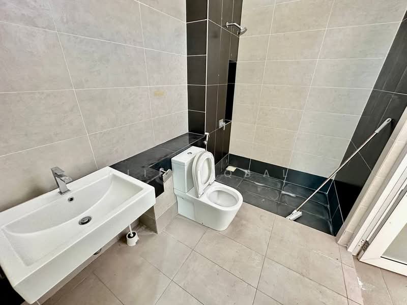 Bungalow for Sale in Semenyih (Selangor) - Aliff Iqbal - Bathroom - PropertyGuru.com.my