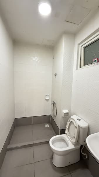 Seasons Amara Larkin untuk Untuk Disewa - RM 1,700 /bulan, Mac 2026 - Bathroom - PropertyGuru.com.my