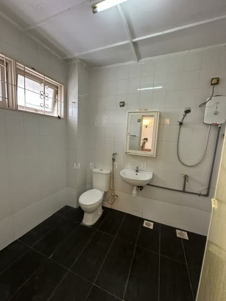 2-storey Terraced House for Sale in SS17 (Subang Jaya) - Ms Teh - Bathroom - PropertyGuru.com.my