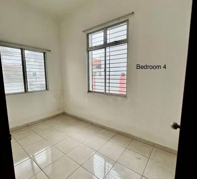 Taman wira permai seksyen 30 untuk Untuk Dijual - RM 600,000, Apr 2026 - Bedroom - PropertyGuru.com.my