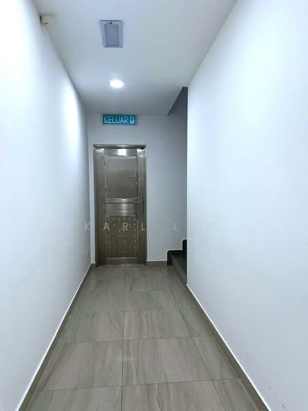 Office for Sale in Taman Molek (Johor Bahru) - Karl Lim - Corridor - PropertyGuru.com.my