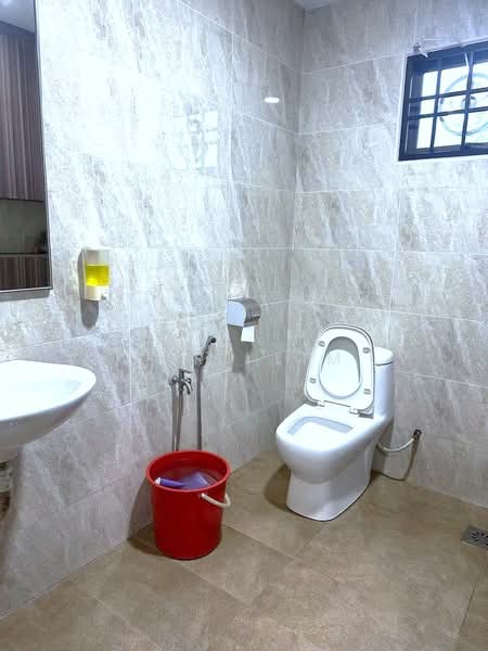 Office for Sale in Taman Molek (Johor Bahru) - Karl Lim - Bathroom - PropertyGuru.com.my