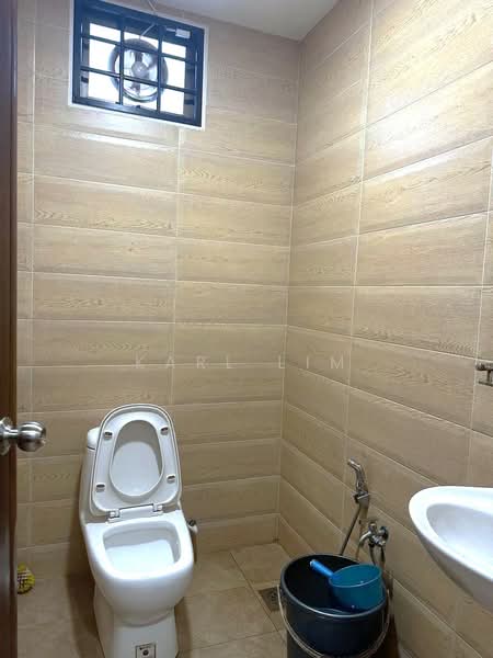Office for Sale in Taman Molek (Johor Bahru) - Karl Lim - Bathroom - PropertyGuru.com.my