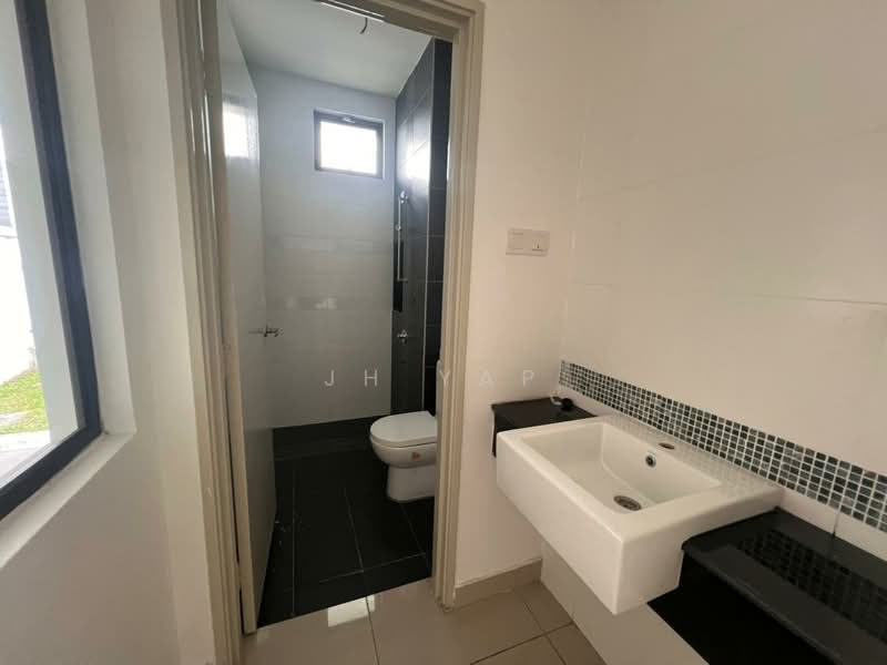 Cluster House for Sale in Bandar Putra (Kulai) - JH Yap - Bathroom - PropertyGuru.com.my