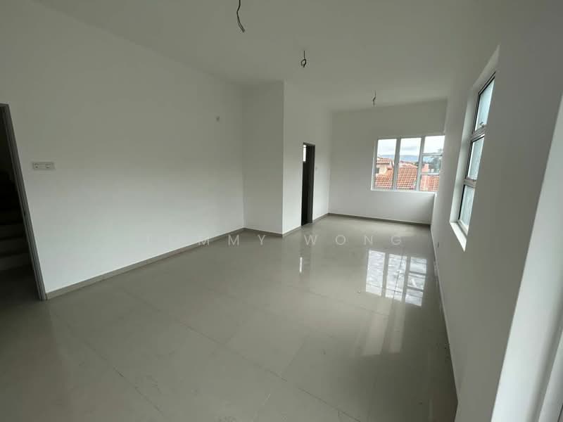 Rumah Berkembar untuk Dijual di Taman Mahkota Pinggiran (Cheras) - Tommy Wong - Living Room - PropertyGuru.com.my