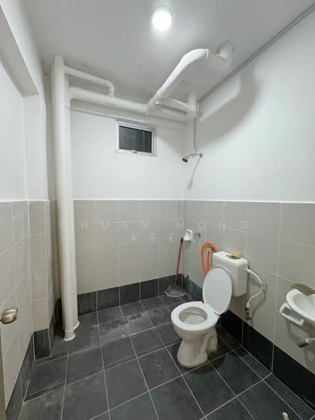 Apartment for Rent at Pangsapuri Pulai Mutiara - Chuan Hong Kee - Bathroom - PropertyGuru.com.my