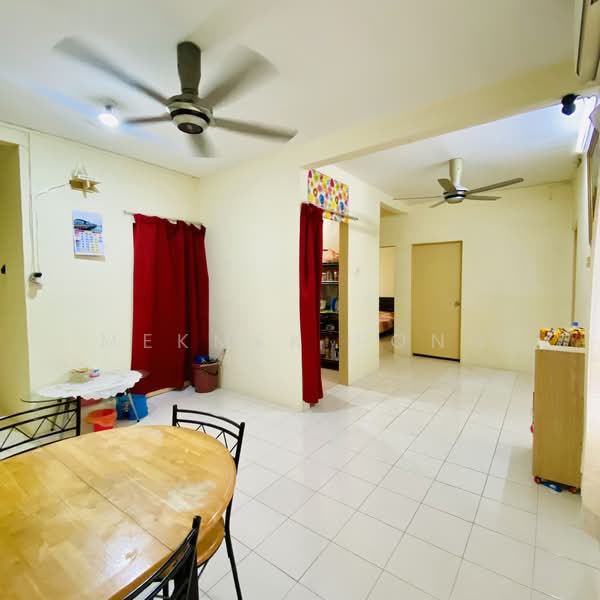 Flat for Rent at Taman Seri Setanggi - MekMek Fong - Living Room - PropertyGuru.com.my