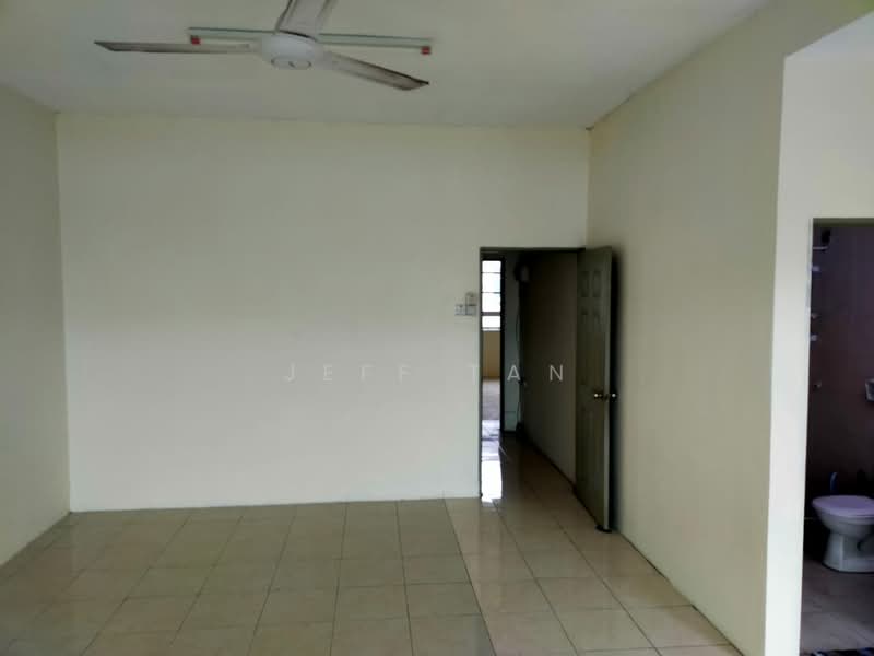 2-storey Terraced House for Rent in Ipoh (Perak) - Jeff Tan - Living Room - PropertyGuru.com.my