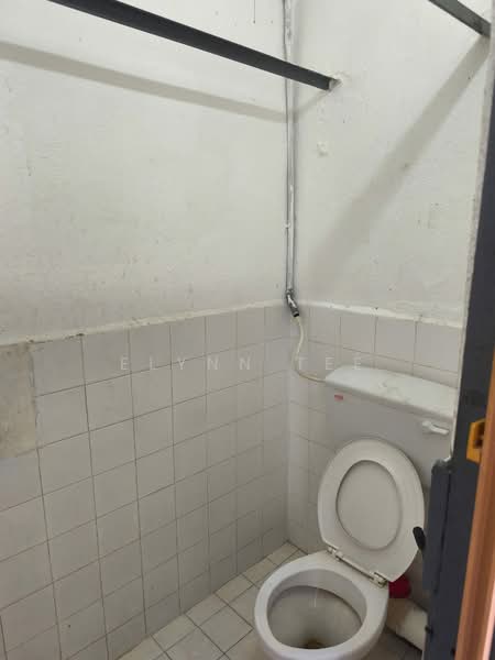 Flat for Sale at Taman Impian Jaya - Elynn Tee - Bathroom - PropertyGuru.com.my