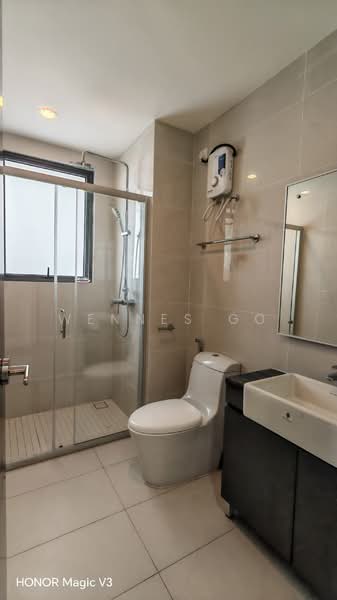 Condominium for Rent at Kings Bay @ Country Garden Danga Bay - Wennes Go - Bathroom - PropertyGuru.com.my