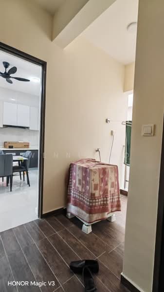 Condominium for Rent at Kings Bay @ Country Garden Danga Bay - Wennes Go - Kitchen - PropertyGuru.com.my