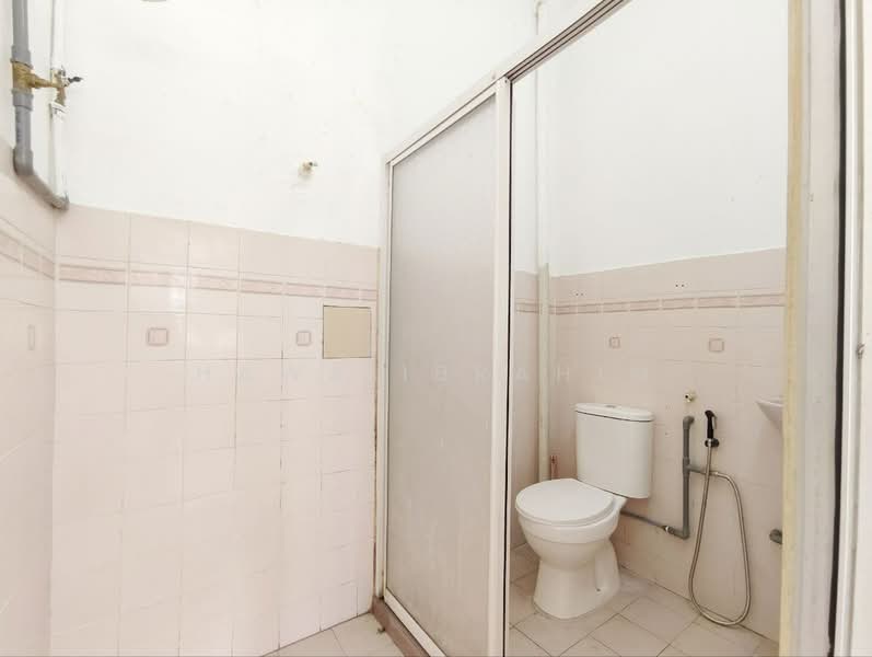 1-storey Terraced House for Sale in Taman Desa Jasmin (Nilai) - Hawa Ibrahim - Bathroom - PropertyGuru.com.my