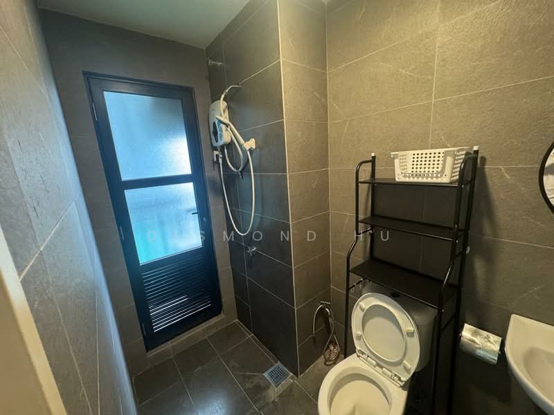 Service Residence for Sale at Majestic Maxim - Desmond Hu - Bathroom - PropertyGuru.com.my