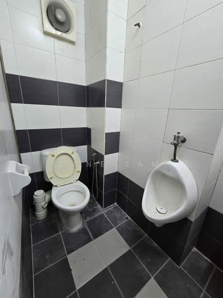 Office for Sale in Taman Bukit Jambul (Bukit Jambul) - Zane Tam - Bathroom - PropertyGuru.com.my