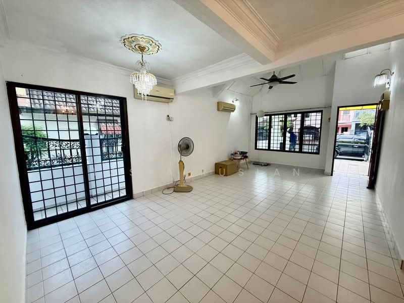 1.5-storey Terraced House for Sale in Subang Jaya (Selangor) - Tasya Ruslan - Living Room - PropertyGuru.com.my