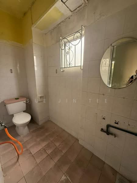 2-storey Terraced House for Sale in Taman Putri Kulai (Kulai) - Sue Jin Tee - Bathroom - PropertyGuru.com.my