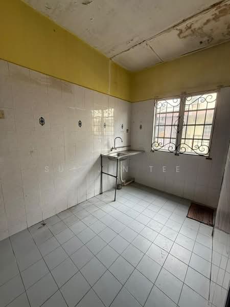 2-storey Terraced House for Sale in Taman Putri Kulai (Kulai) - Sue Jin Tee - Kitchen - PropertyGuru.com.my