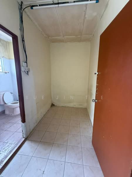 2-storey Terraced House for Sale in Taman Putri Kulai (Kulai) - Sue Jin Tee - Bathroom - PropertyGuru.com.my