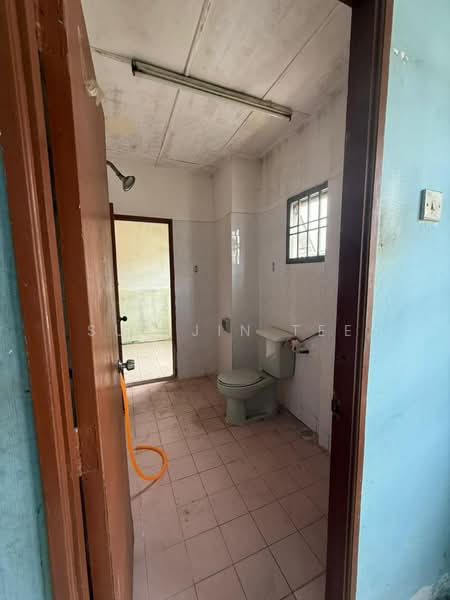 2-storey Terraced House for Sale in Taman Putri Kulai (Kulai) - Sue Jin Tee - Bathroom - PropertyGuru.com.my