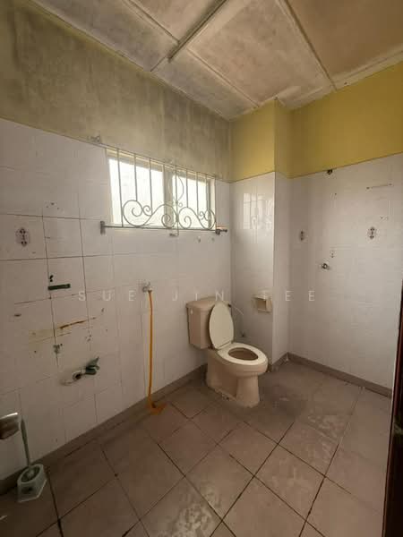 2-storey Terraced House for Sale in Taman Putri Kulai (Kulai) - Sue Jin Tee - Bathroom - PropertyGuru.com.my
